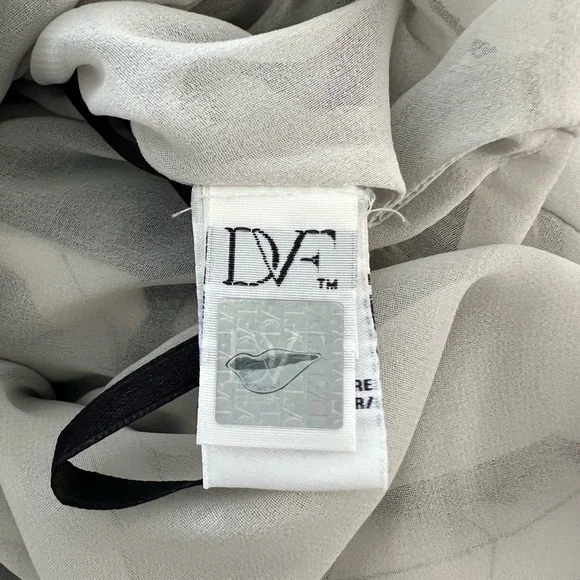 DVF Iconic Silk Wrap Midi Dress Chain Print Luxe 4 - Picture 7 of 15